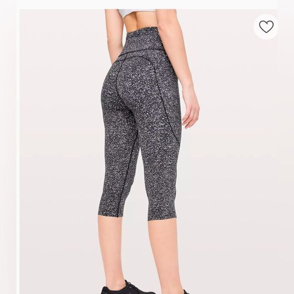 Lululemon Tight Stuff Black Crop Leggings Medium Fast and Free - Picture 3 of 10